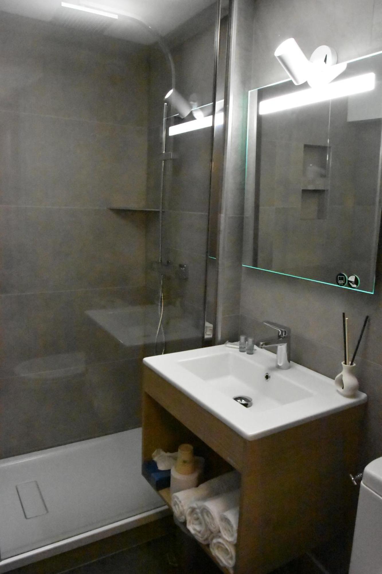 Le Saint Sebastien Hotell Blendecques Exteriör bild